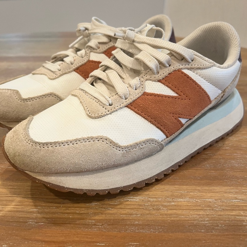 WOMENS 237 NEW BALANCE SNEAKERS SIZE 8